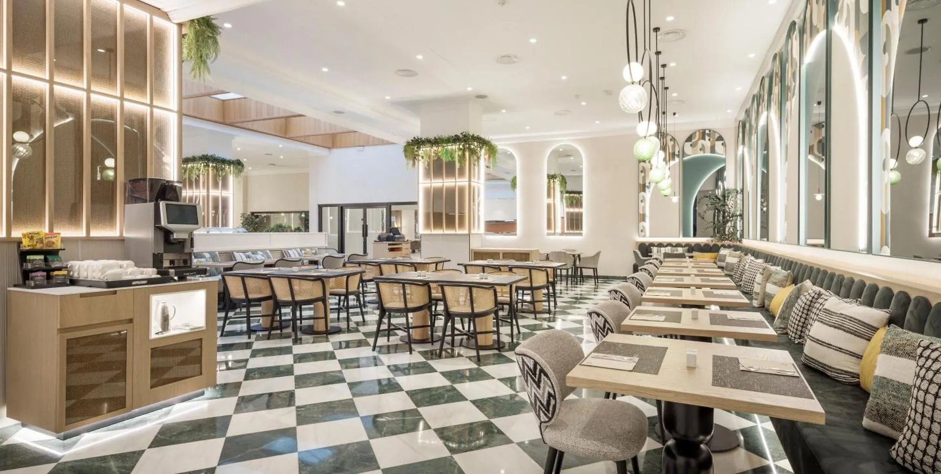 Ilunion Les Corts Spa Barcelona 4*,  Spain