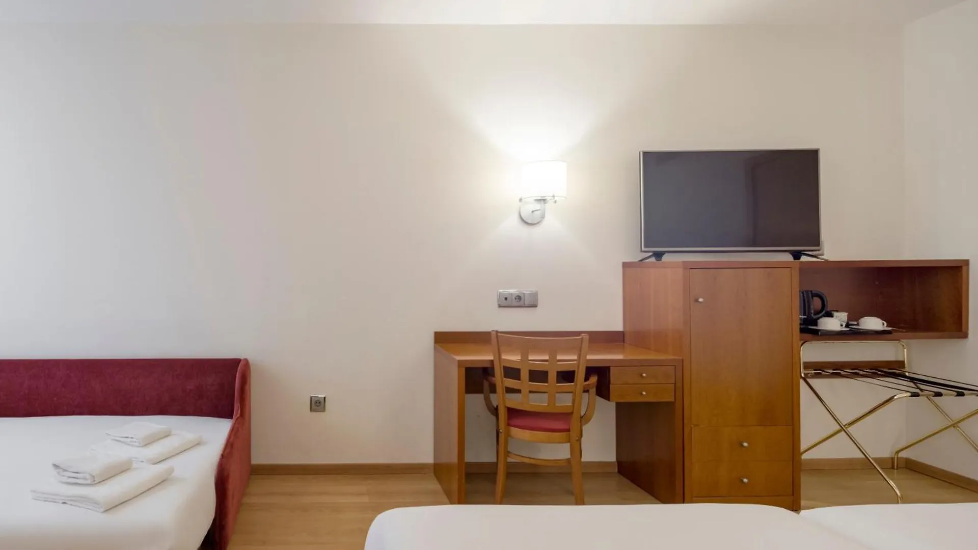 Ilunion Les Corts Spa Barcelona 4*,  Spain